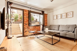 City Apartment | Terrace/patio - Olympia Flats by Oval (Istanbul)