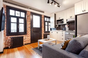 Business Apartment | Living area | Smart TV, Netflix, streaming services - Olympia Flats by Oval (Istanbul)