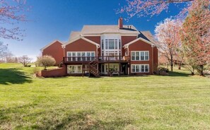 Exterior - Derby Horse Farm Destination (Louisville)