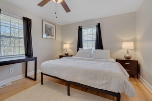 3 bedrooms, iron/ironing board, bed sheets