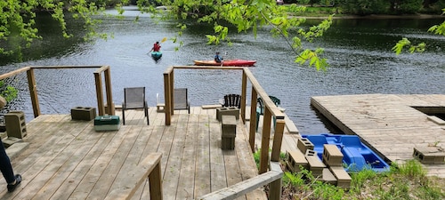 Hummingbird - Waterfront Cottage on Muskoka River