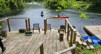 Hummingbird - Waterfront Cottage on Muskoka River