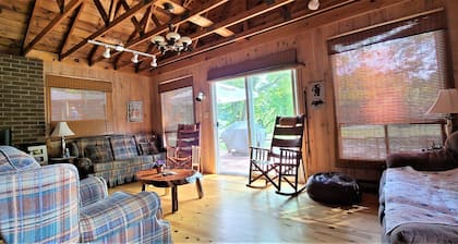 Hummingbird - Waterfront Cottage on Muskoka River