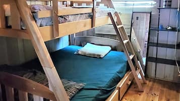 9 bedrooms, WiFi, bed sheets