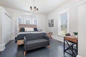 4 camere, una scrivania, ferro/asse da stiro, Wi-Fi