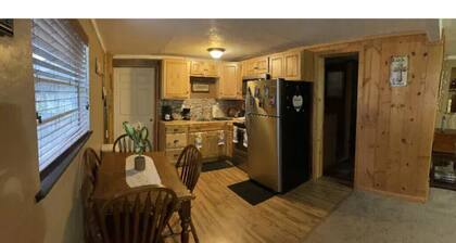 Redbay Retreat ! Country, Beach and Pet-Friendly