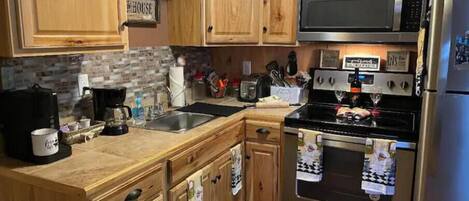 Refrigerador, microondas, horno y parrilla de estufa