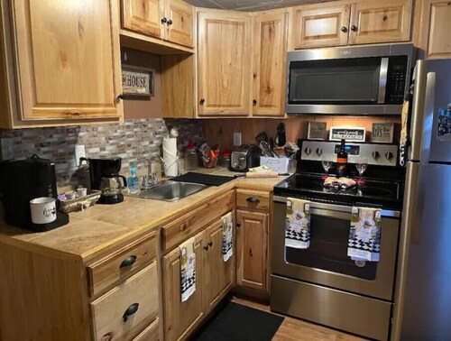 Redbay Retreat ! Country, Beach and Pet-Friendly 