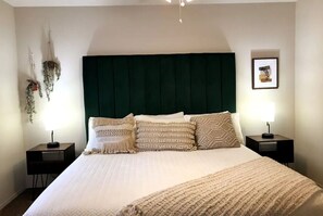 3 bedrooms, WiFi, bed sheets - Beautiful Bohemian Home, Minutes from Everywhere. (Bentonville)