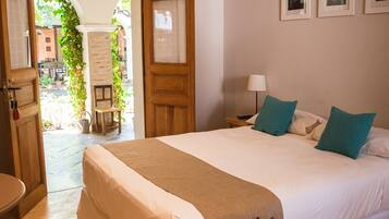 Premium bedding, down duvets, bed sheets