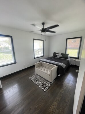 3 bedrooms, iron/ironing board, free WiFi, bed sheets