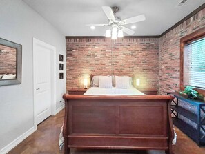 3 bedrooms, desk, iron/ironing board, WiFi