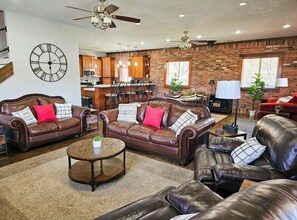 Televisión y oficina 