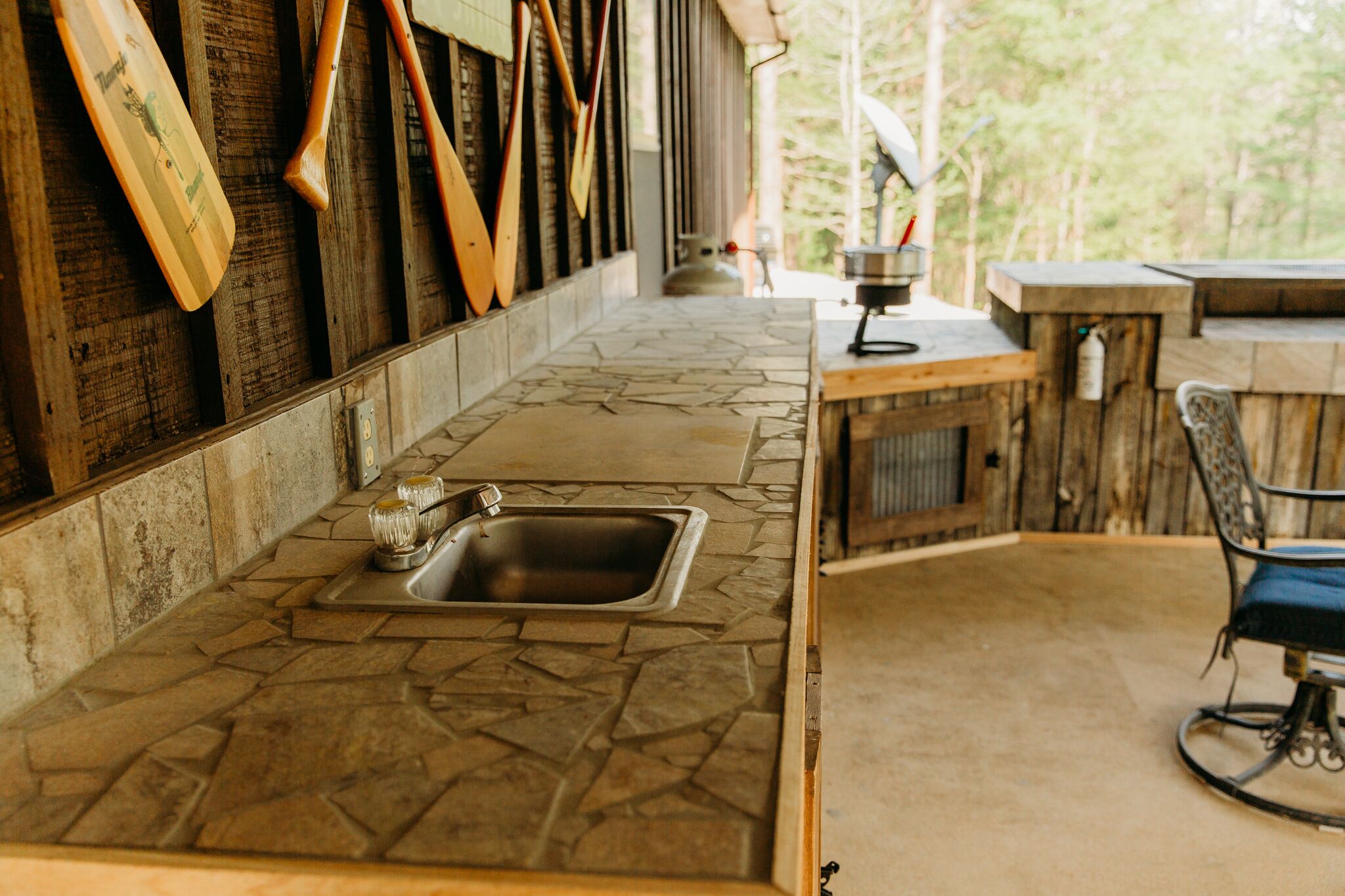 Newly remodeled home 4 Bedroom 3 Bath in private setting minutes from lake