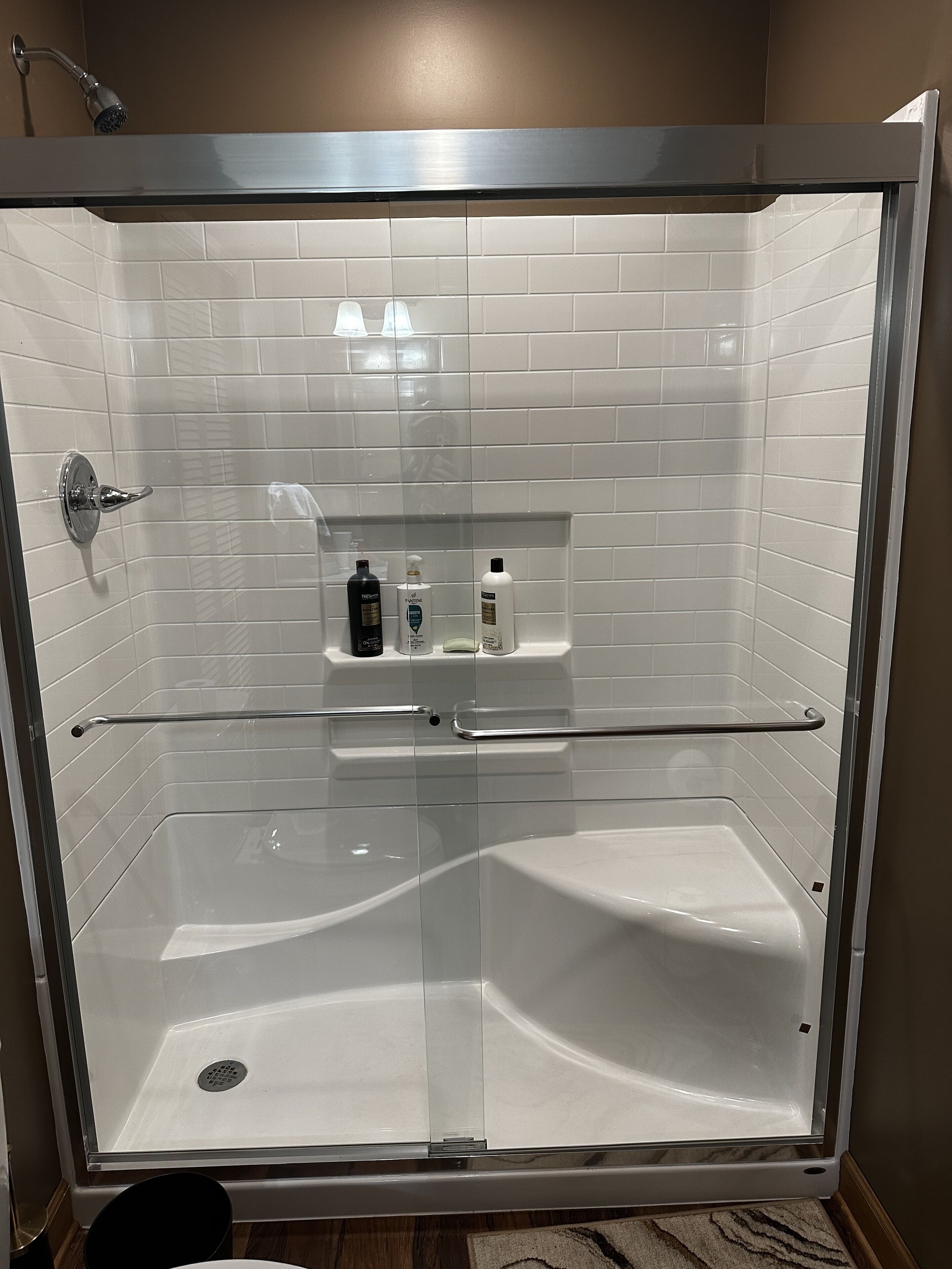 Newly remodeled home 4 Bedroom 3 Bath in private setting minutes from lake