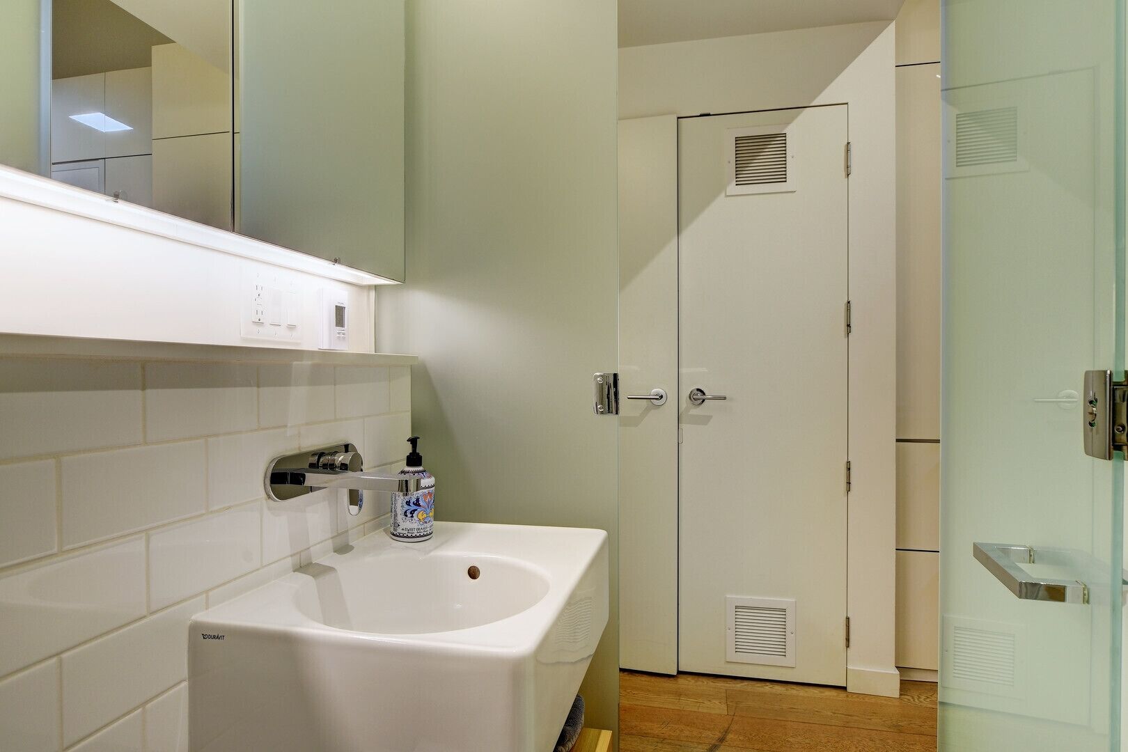 The Book Nook - a cozy quiet space in the heart of Old town!