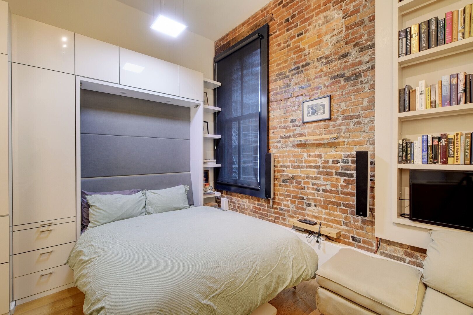 The Book Nook - a cozy quiet space in the heart of Old town!