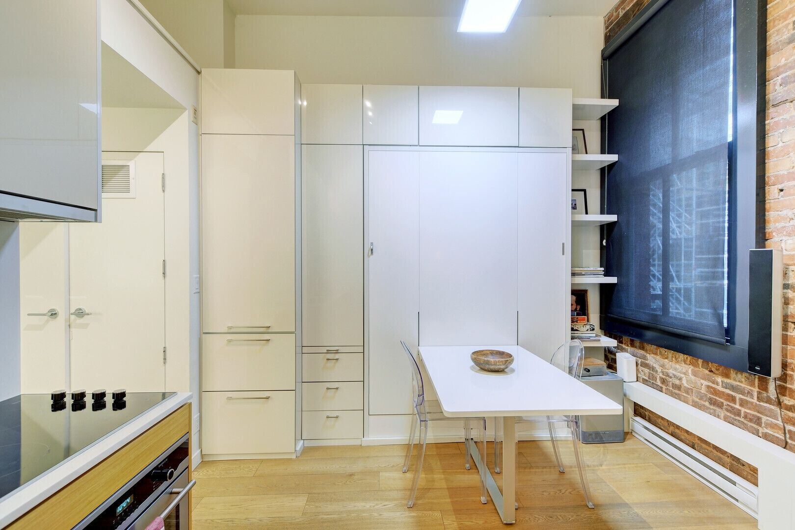 The Book Nook - a cozy quiet space in the heart of Old town!