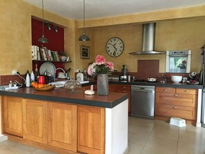 Kühlschrank, Ofen, Herdplatte, Geschirrspüler