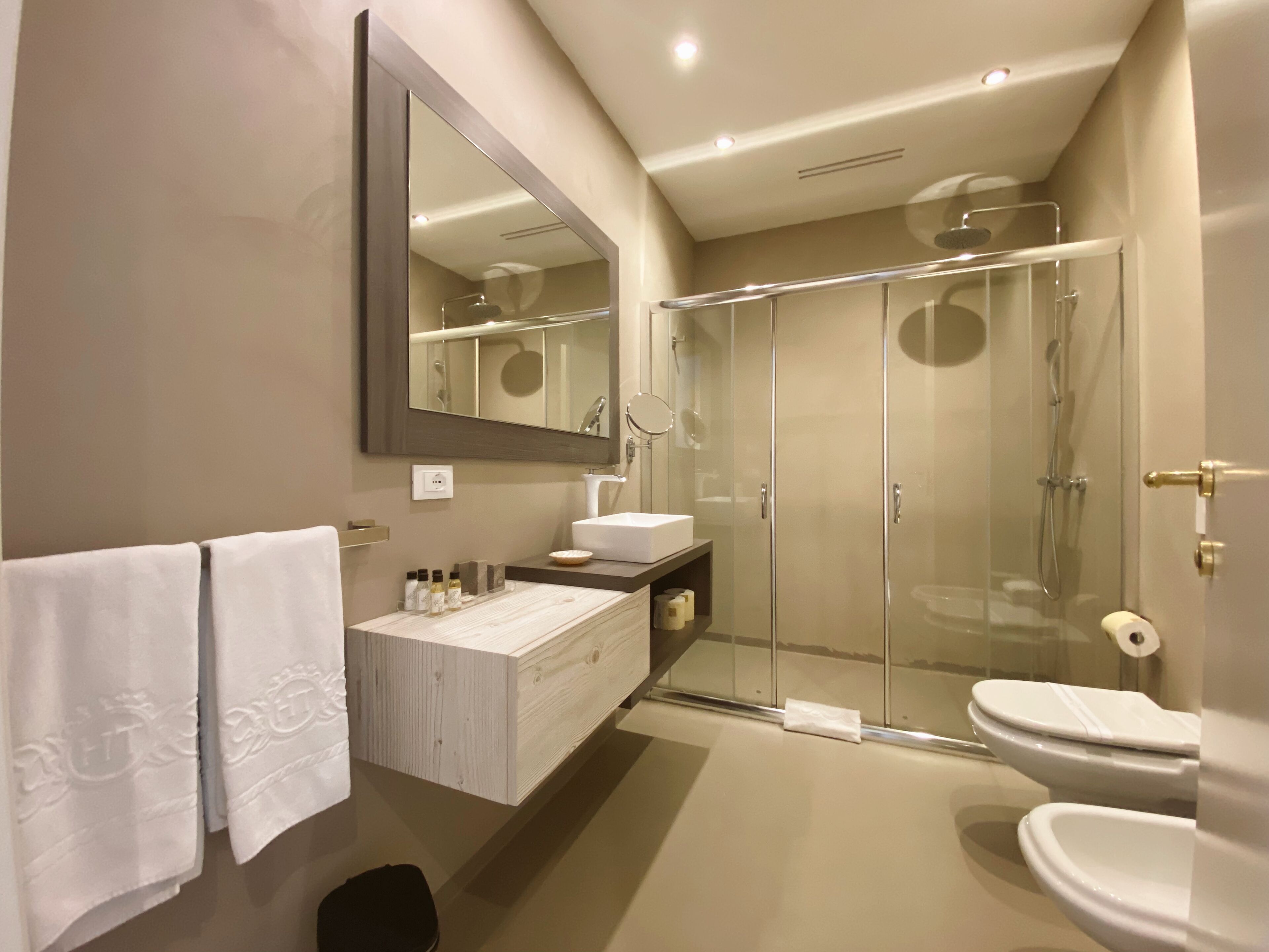 Junior Quadruple Room | Bathroom | Shower, hair dryer, slippers, bidet