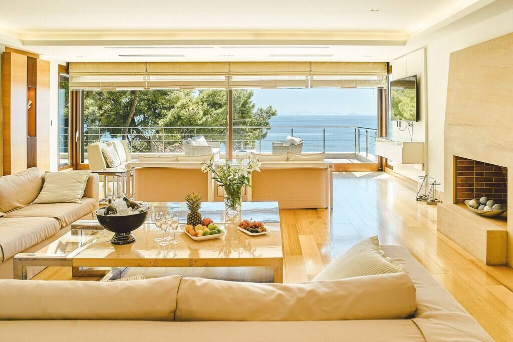 Villa Agioi Summary: