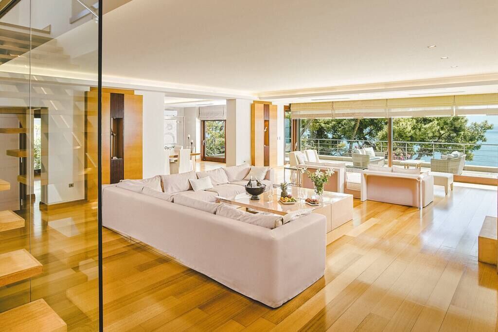 Villa Agioi Summary: