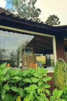 Cabaña de lujo, vistas al lago | Jardines del alojamiento