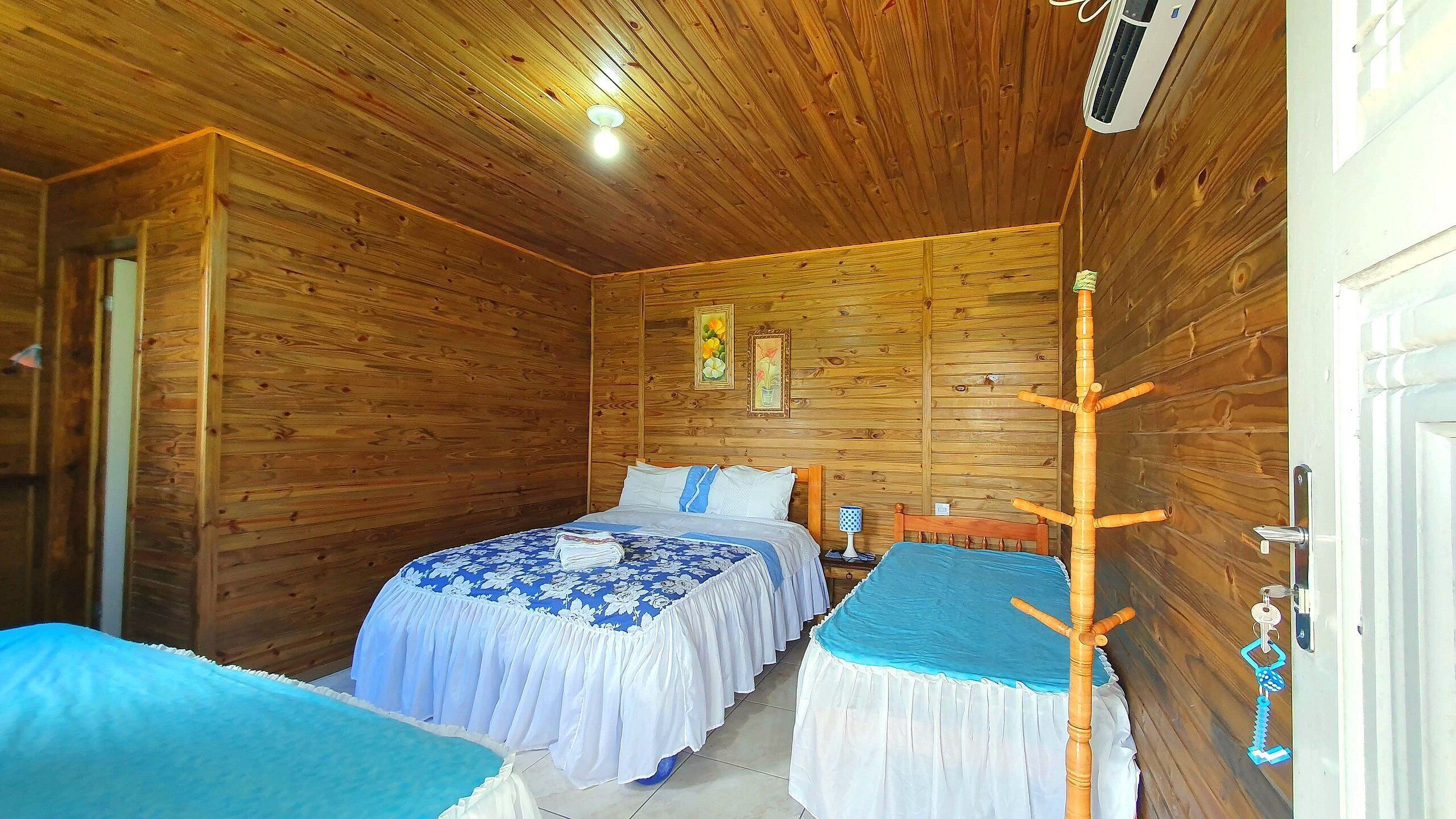 Design Cabin, Mountain View | Premium bedding, individually decorated, individually furnished, desk