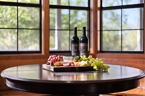 Dining - Vino Haus- Entire Cabin with Hot Tub- Guaranteed to see deer! Quiet! (Fredericksburg)