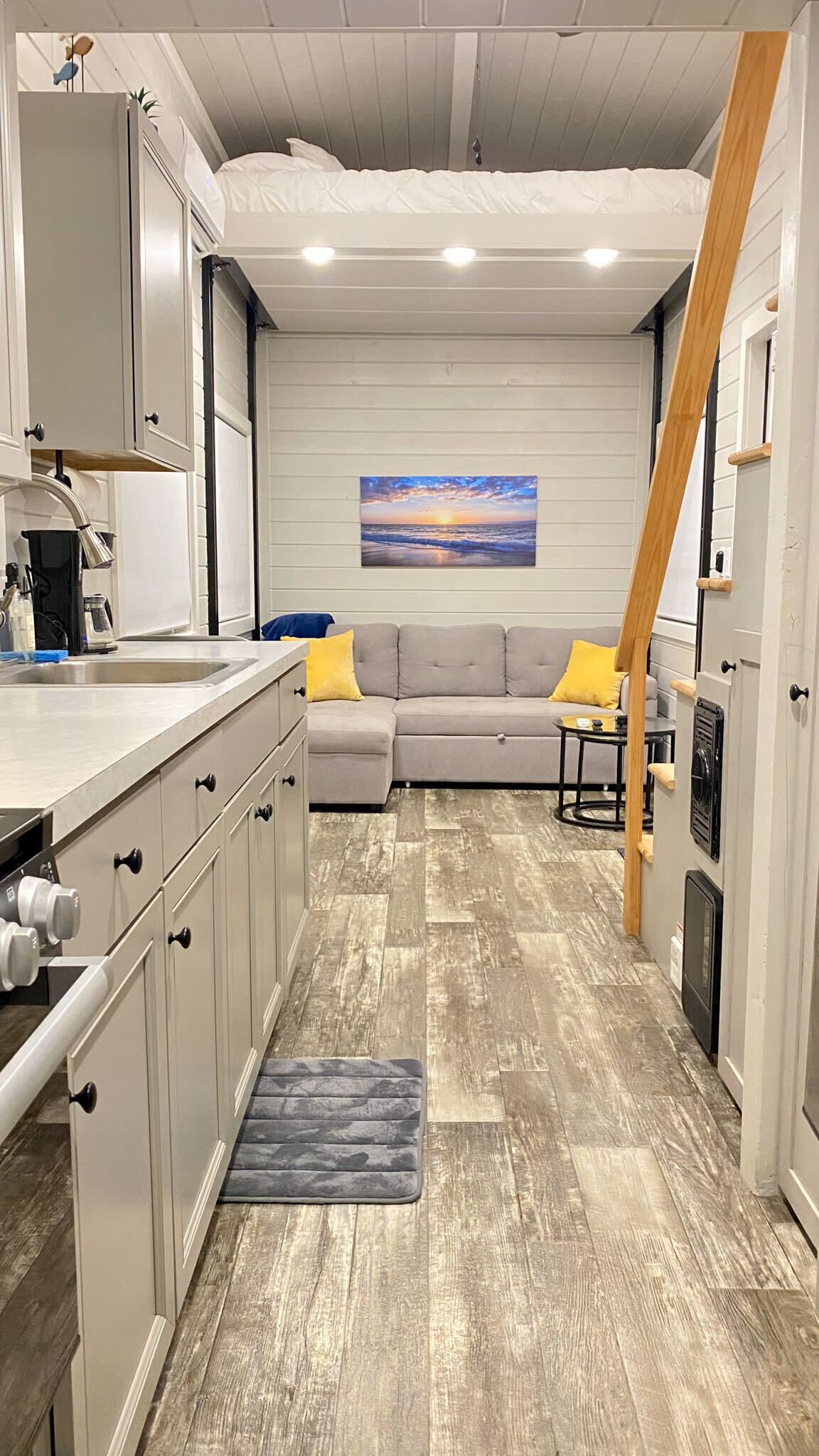 Cute Tiny Home close to the Beach