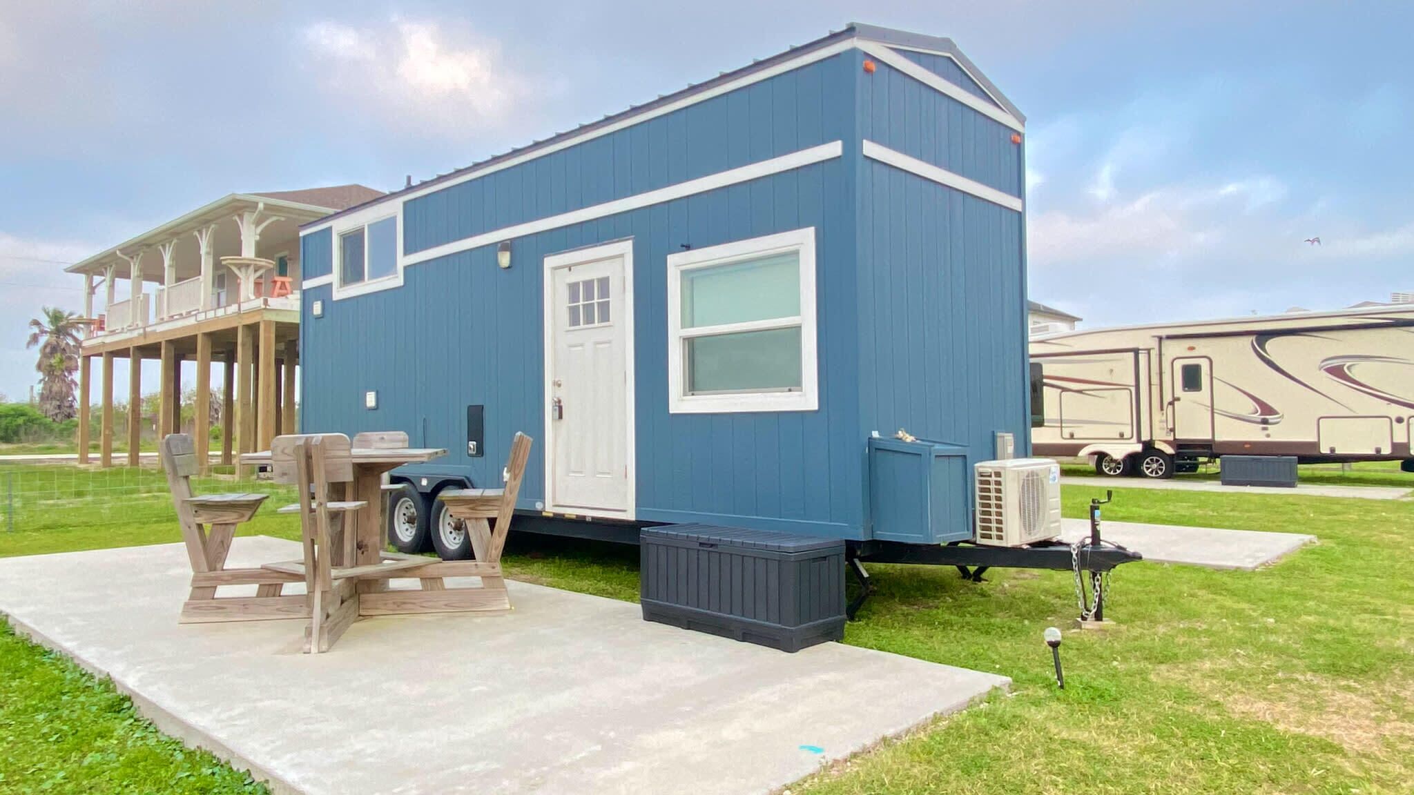 Cute Tiny Home close to the Beach