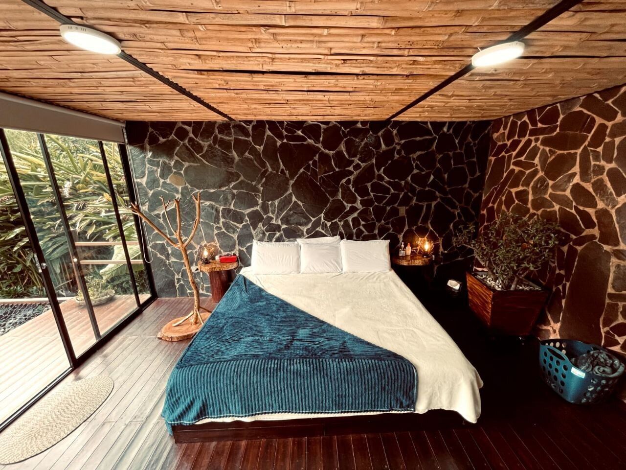 In-room safe, soundproofing, free WiFi