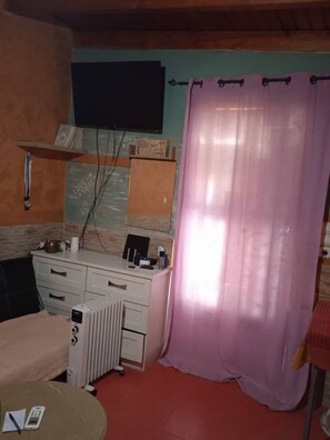 Interior - "The Little House on the Farm" (Acharnes)