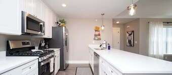 Charming 3 bedroom Condo in Bettendorf with King Master Suite