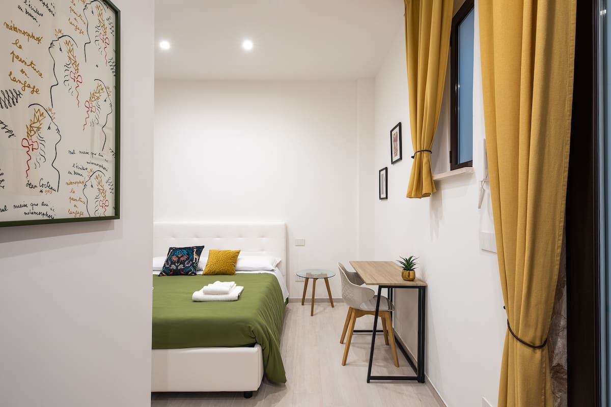 Quarto casal ou duplo luxo | Roupas de cama premium, frigobar (abastecido com itens grátis)