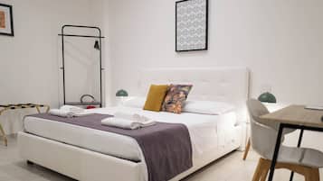 Kamar Double atau Twin Deluks | Seprai antialergi, minibar gratis, dan ruang kerja ramah laptop