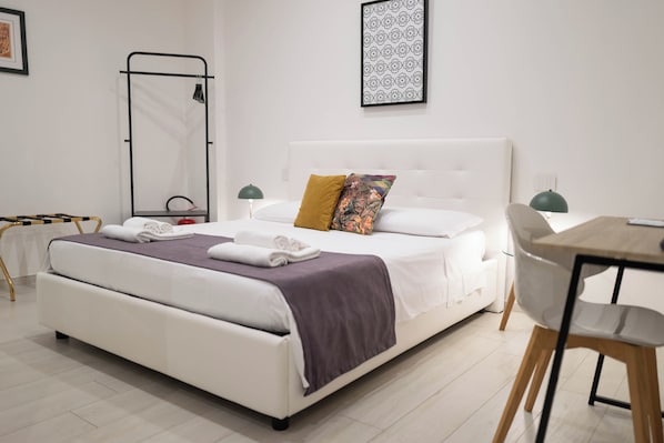 Ropa de cama hipoalergénica y minibar con artículos gratuitos