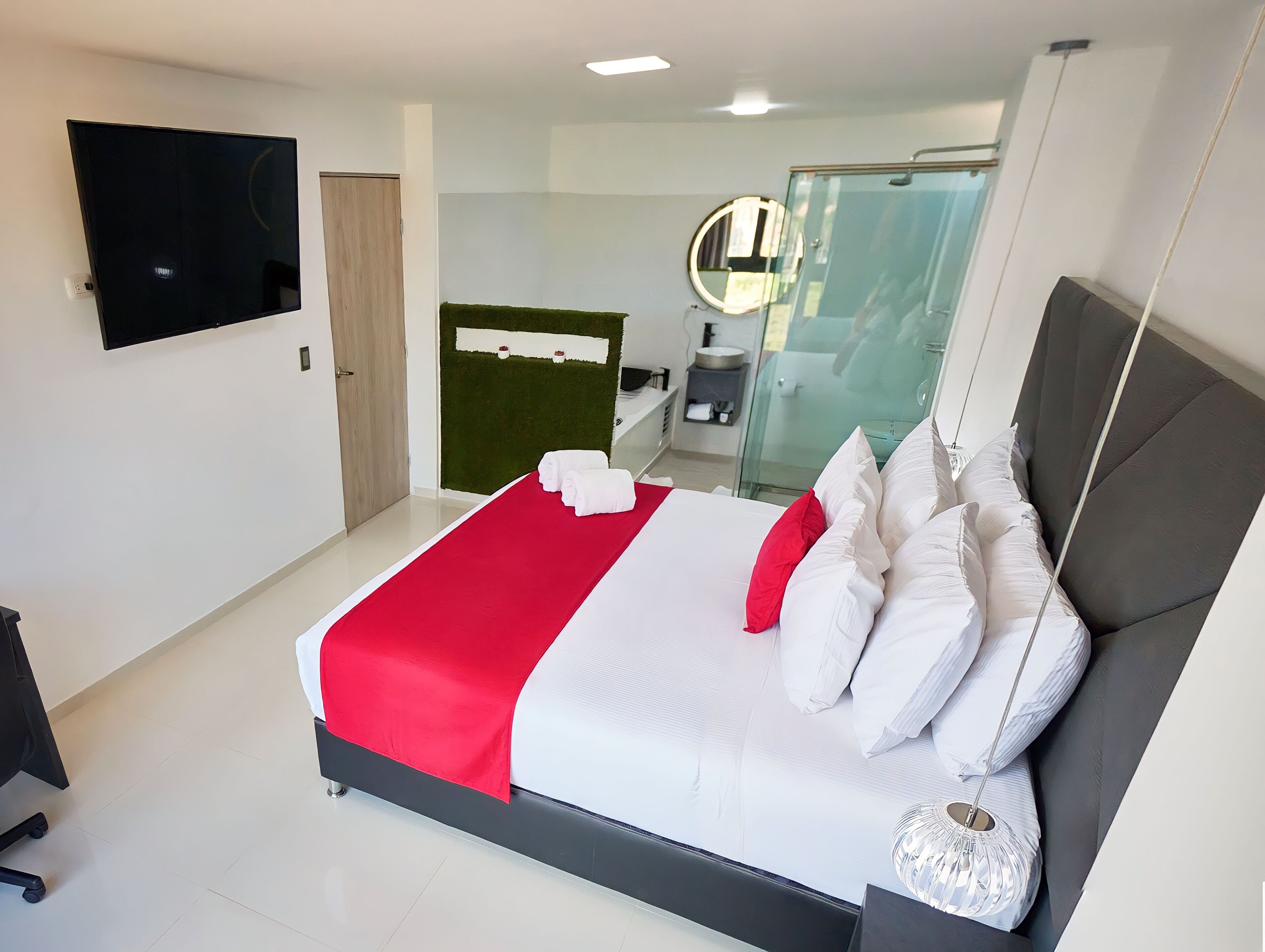 奢華開放式套房 | 高級寢具、免費無線上網