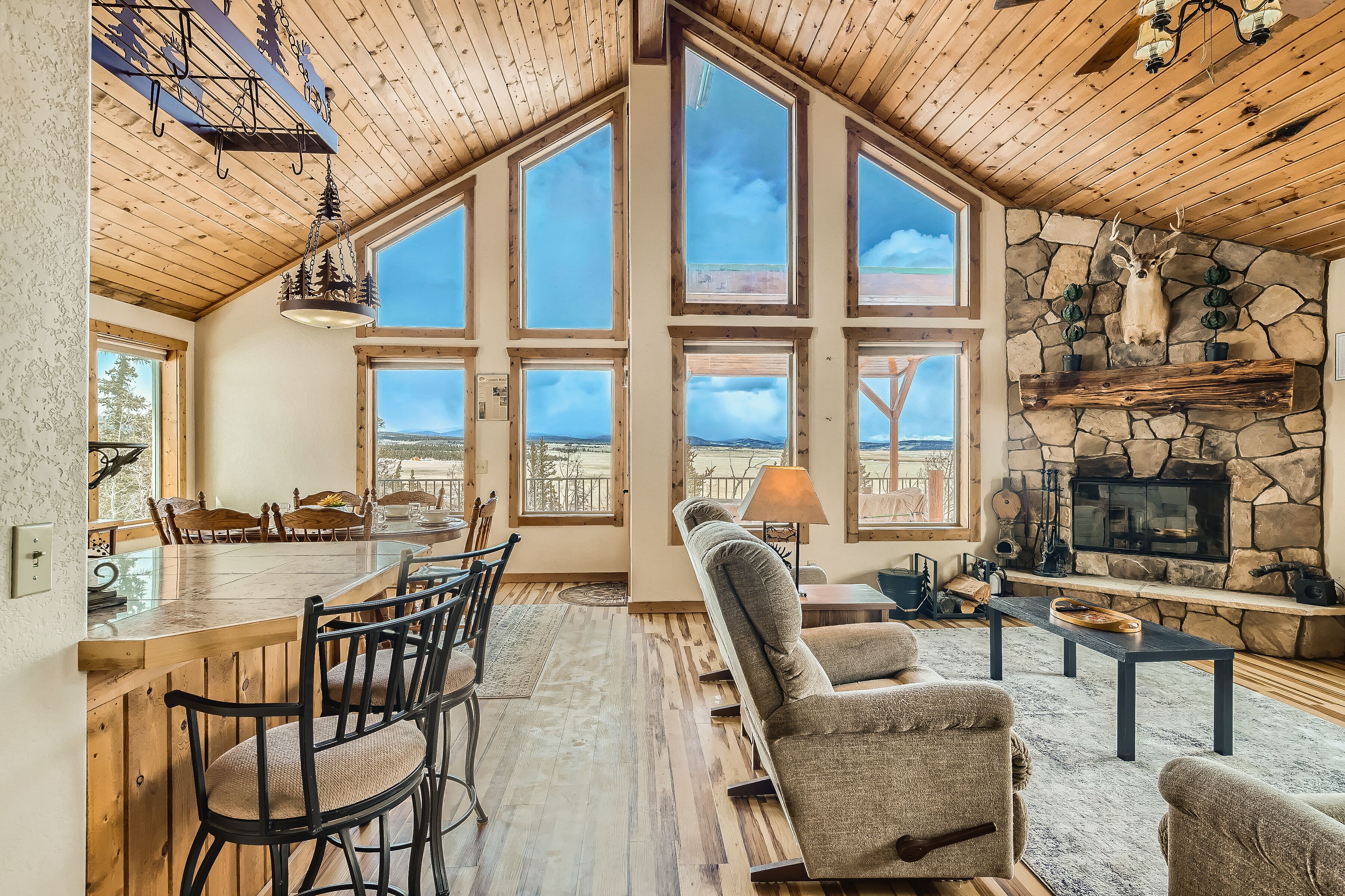 Charming mountain cabin in Fairplay w/ private hot tub and epic views