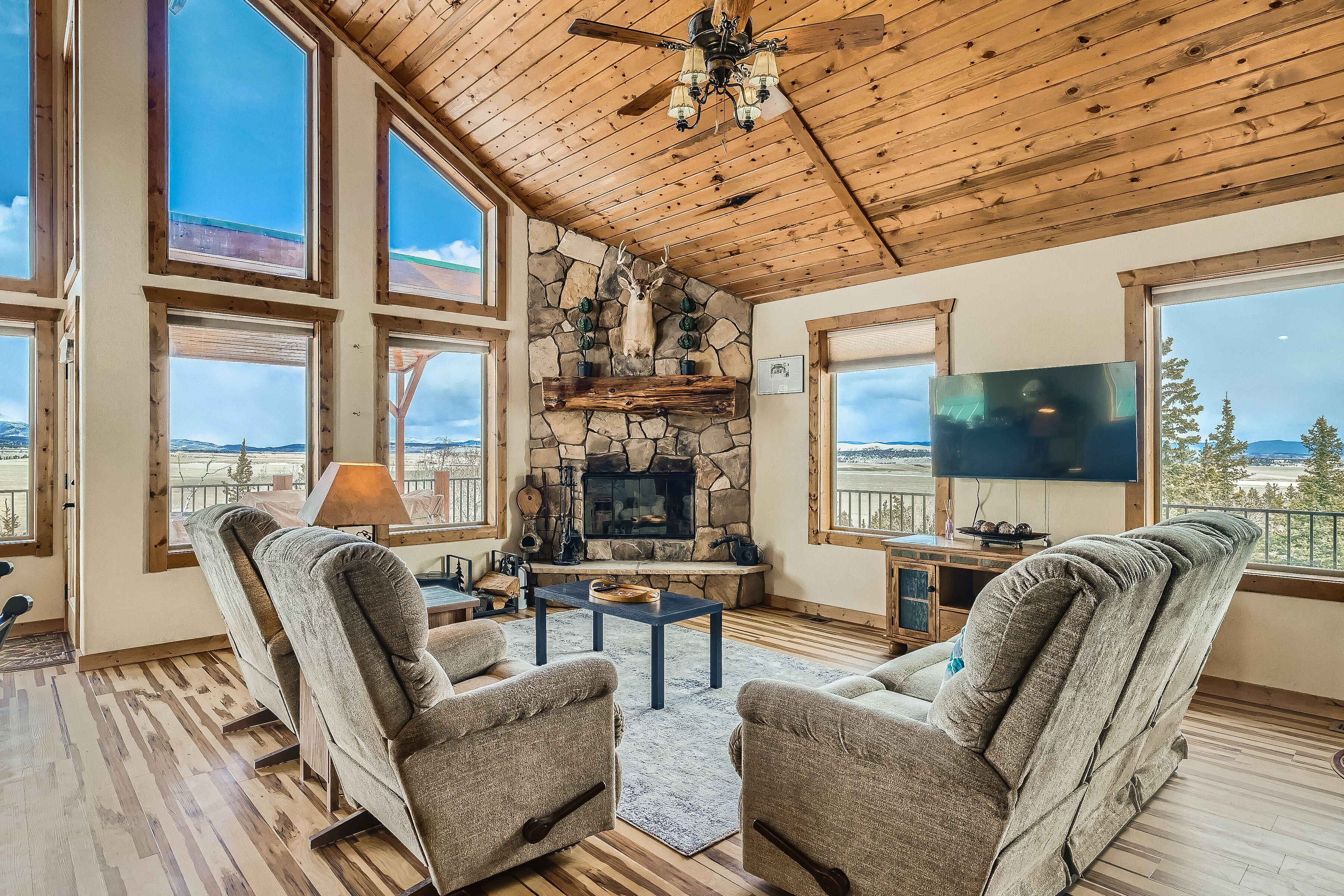 Charming mountain cabin in Fairplay w/ private hot tub and epic views