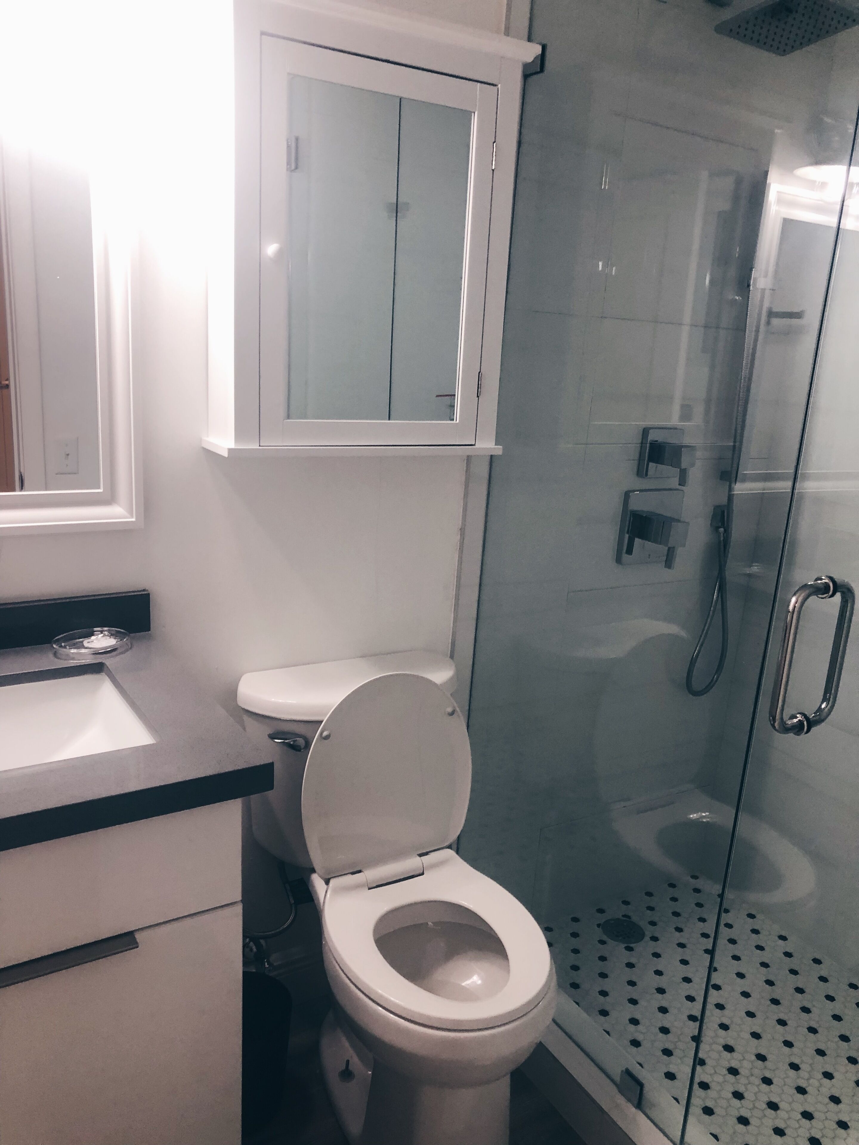 Cheerful 2B/2B townhouse, 2 BLOCKS FROM THE BEACH