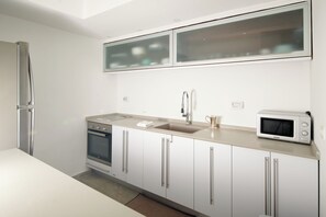 Comfort Apartment | Private kitchen | Full-size fridge, microwave, oven, stovetop