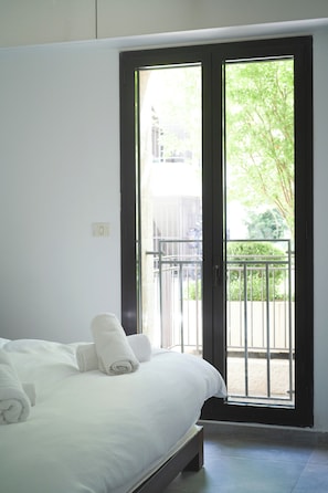 Comfort Apartment | 2 bedrooms, iron/ironing board, cribs/infant beds, free WiFi