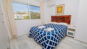 3 bedrooms, iron/ironing board, free WiFi, bed sheets - Los Flamencos apto K32 (Manilva)