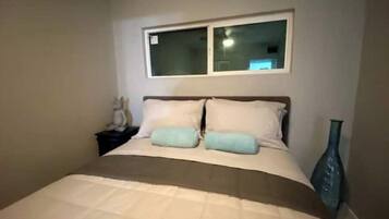 1 bedroom, desk, iron/ironing board, free WiFi