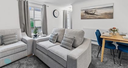 3 bed House Close to Dockyard Plymouth Contractors