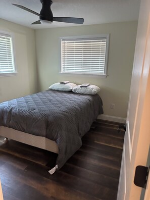 3 bedrooms, desk, free WiFi, bed sheets - Lake, Tennis, Beach Access, Skiing, Kayaking, Fishing (Otis)