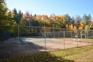 Sports court - Lake, Tennis, Beach Access, Skiing, Kayaking, Fishing (Otis)