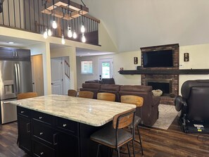 Dining - Lake, Tennis, Beach Access, Skiing, Kayaking, Fishing (Otis)