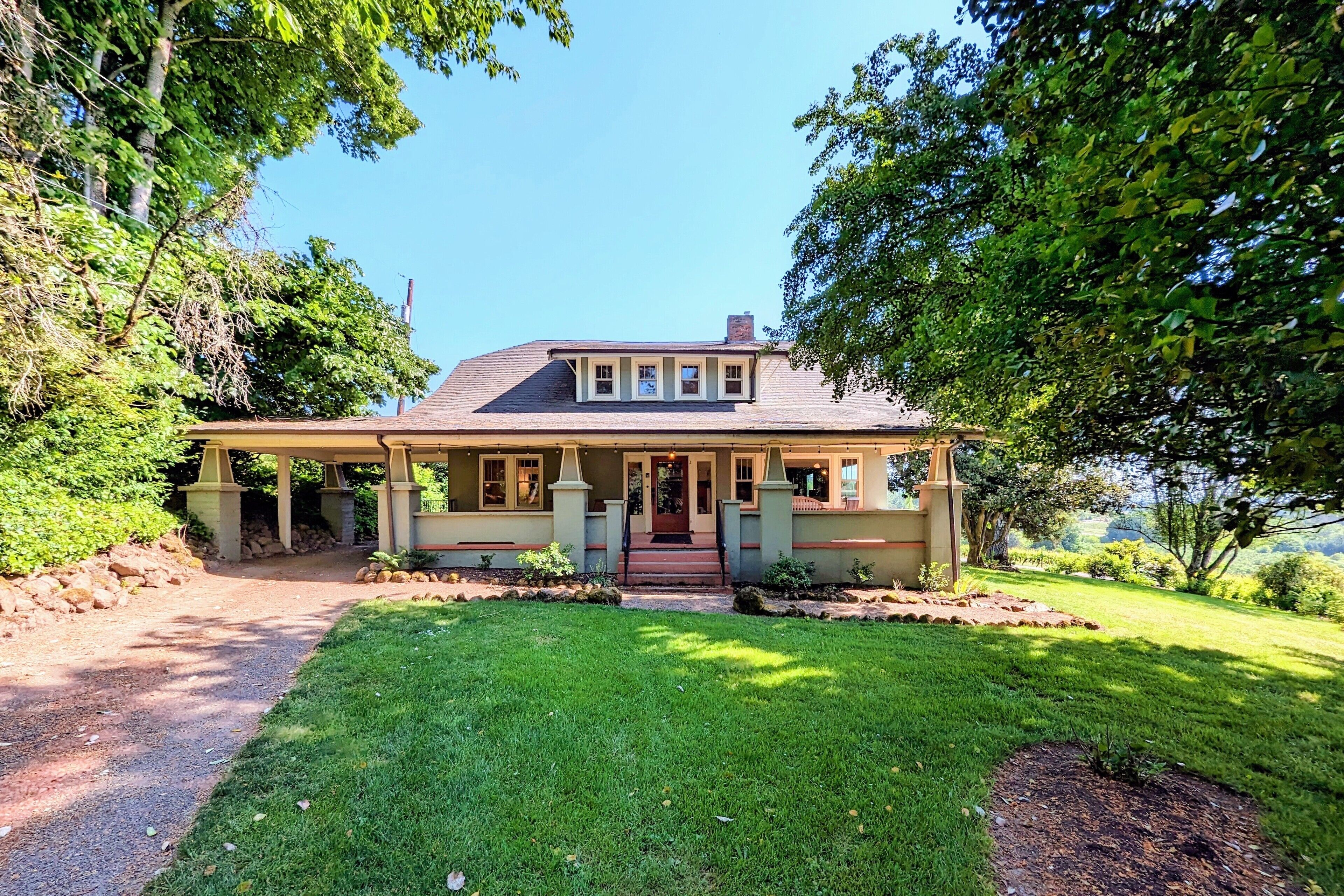 Charming 19th century craftsman designed for mid-sized groups